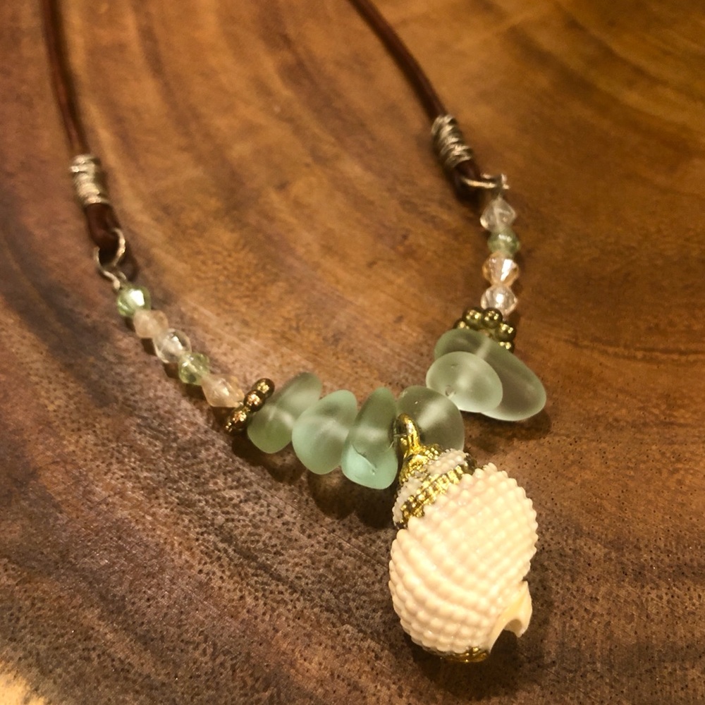Shell Neckalce - Picture 2 of 2
